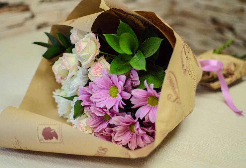 Букет цветов из: Розы и Хризантемы в Малые Вязёмы