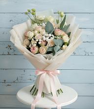 Букет цветов из:  Розы и Лизиантусы в Малые Вязёмы
