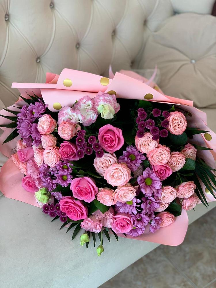 Букет цветов из: Хризантемы, Розы и Лизиантусы в Малые Вязёмы