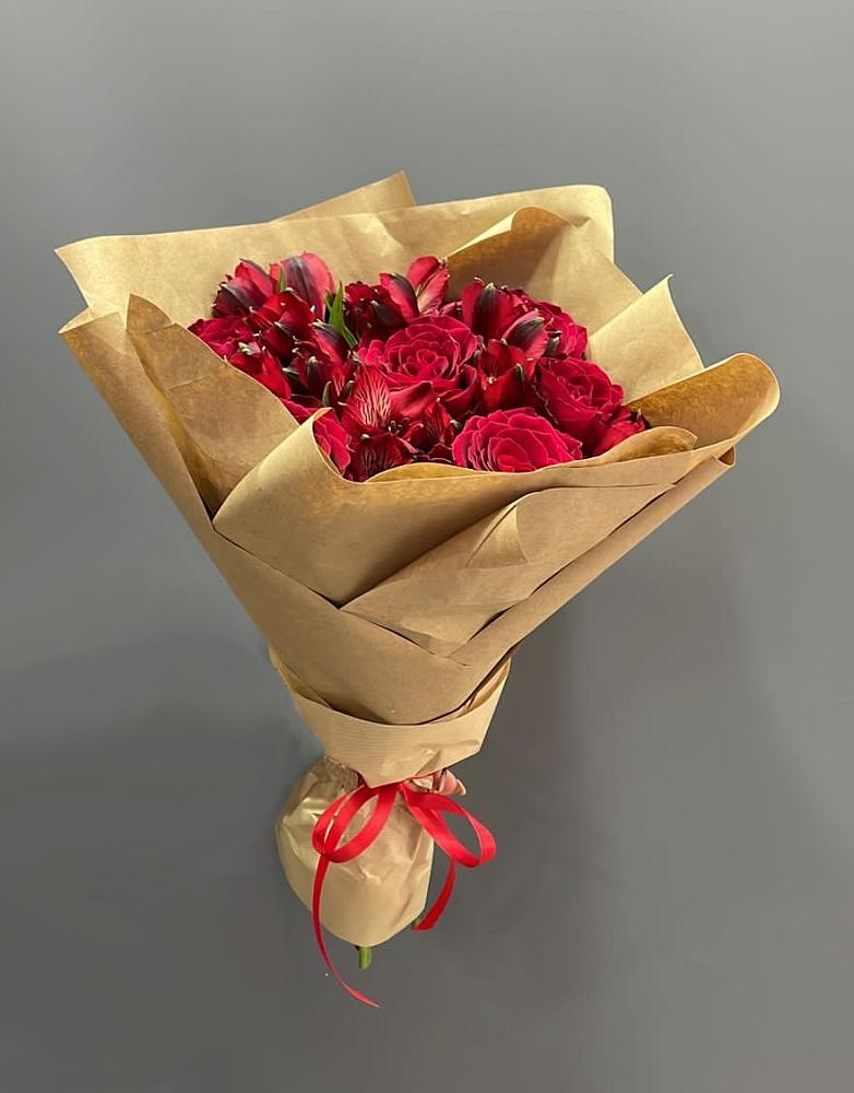 Букет цветов из: Альстромерии и Розы в Малые Вязёмы