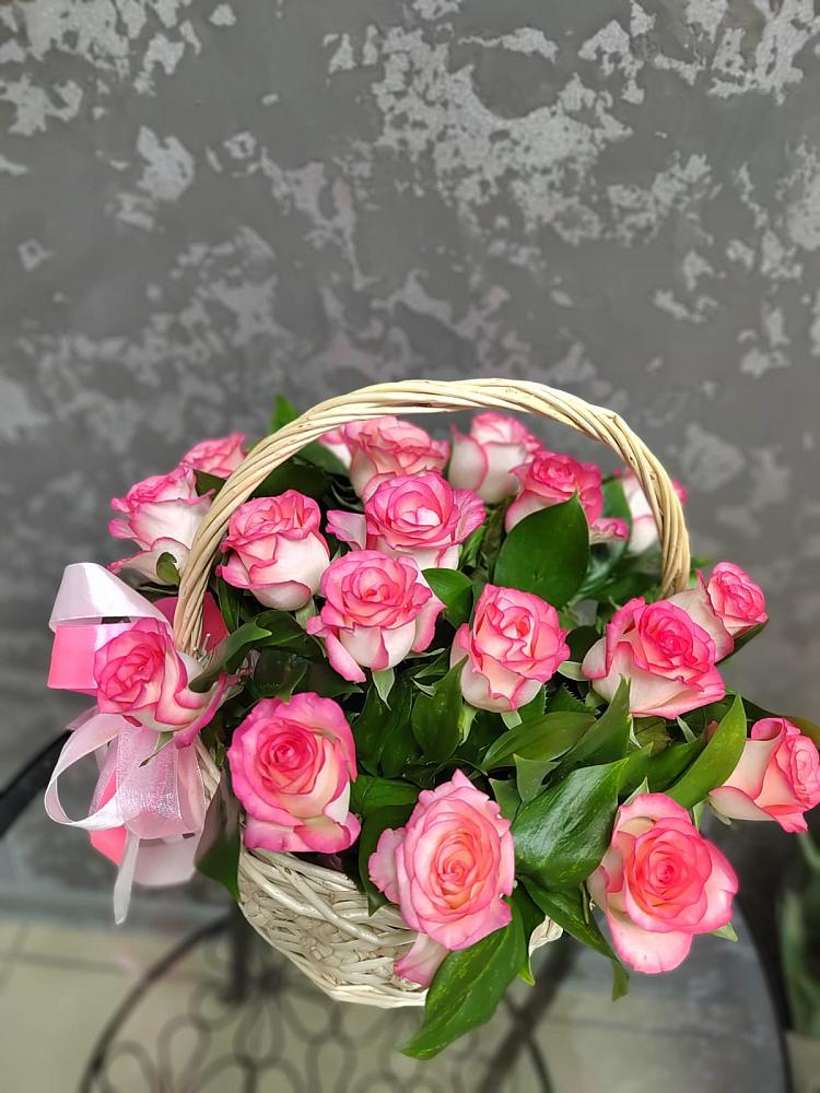 Цветочная композиция из Розы в корзине в Малые Вязёмы