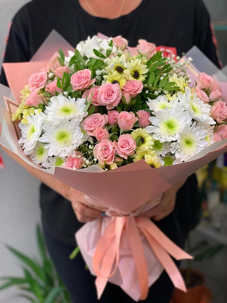 Букет цветов из: Розы и Хризантемы в Малые Вязёмы