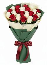 Букет Микс из красных и белых роз в Малые Вязёмы