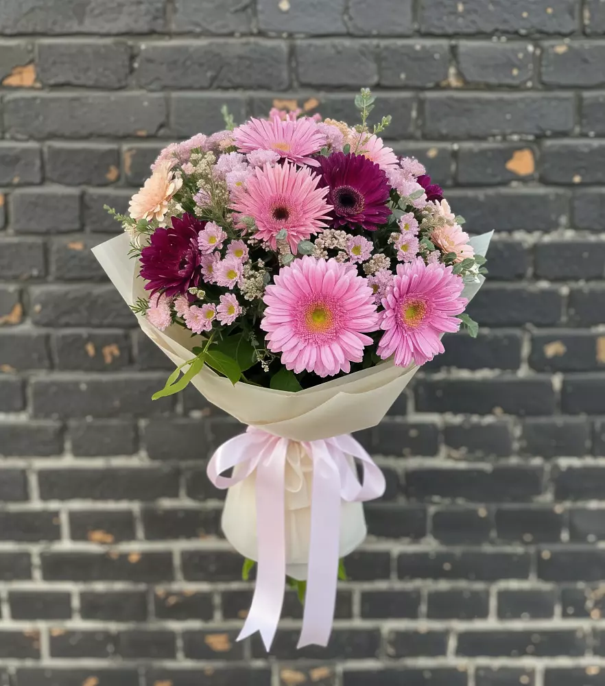 Букет цветов из: Герберы и Хризантемы в Малые Вязёмы