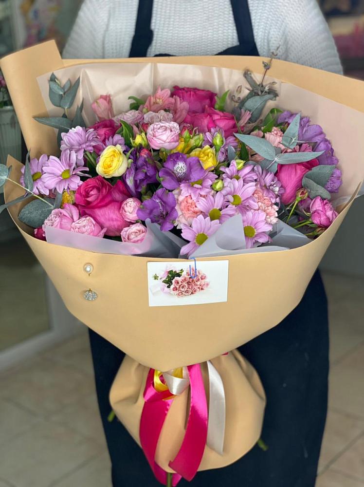 Букет цветов из: Хризантемы, Гвоздики и Альстромерии в Малые Вязёмы