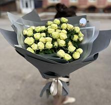 Букет Белые кустовые розы Солинеро в Малые Вязёмы