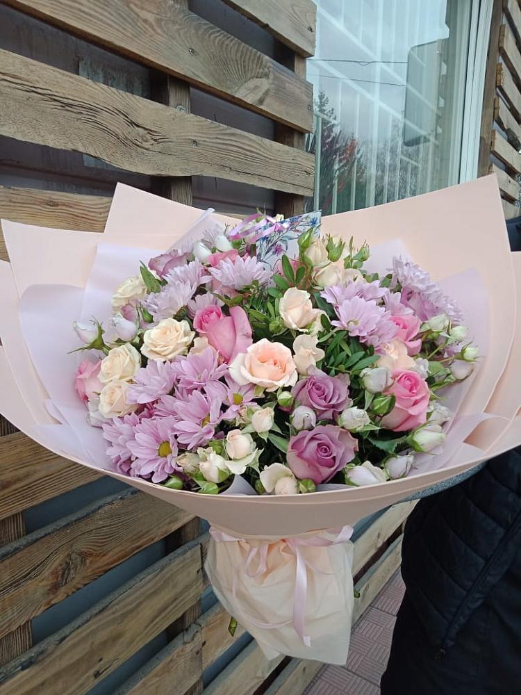 Букет цветов из: Розы и Хризантемы в Малые Вязёмы