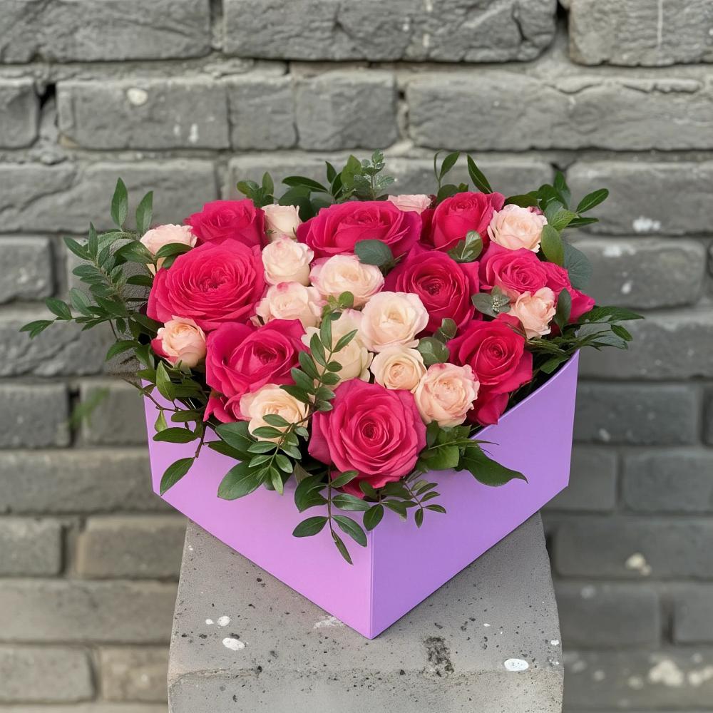 Цветочная композиция из Розы в коробке в Малые Вязёмы