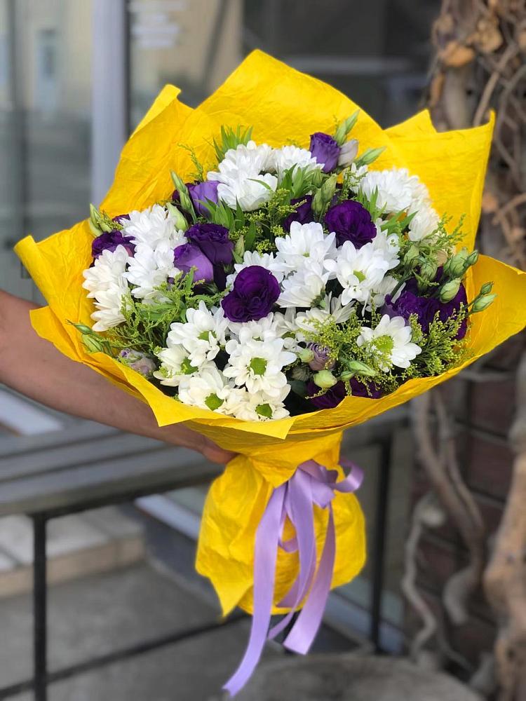 Букет цветов из: Ирисы, Хризантемы и Ромашки в Малые Вязёмы