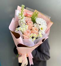 Букет цветов из:  Хризантемы и Розы в Малые Вязёмы