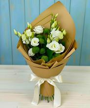 Букет цветов из:  Хризантемы и Лизиантусы в Малые Вязёмы