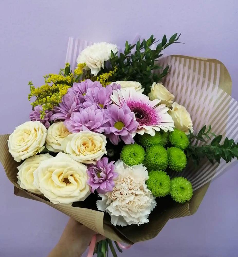 Букет цветов из: Хризантемы, Розы, Гвоздики и Герберы в Малые Вязёмы