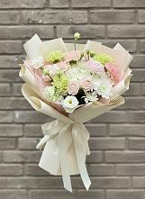 Букет цветов из:  Гвоздики, Розы, Лизиантусы и Хризантемы в Малые Вязёмы