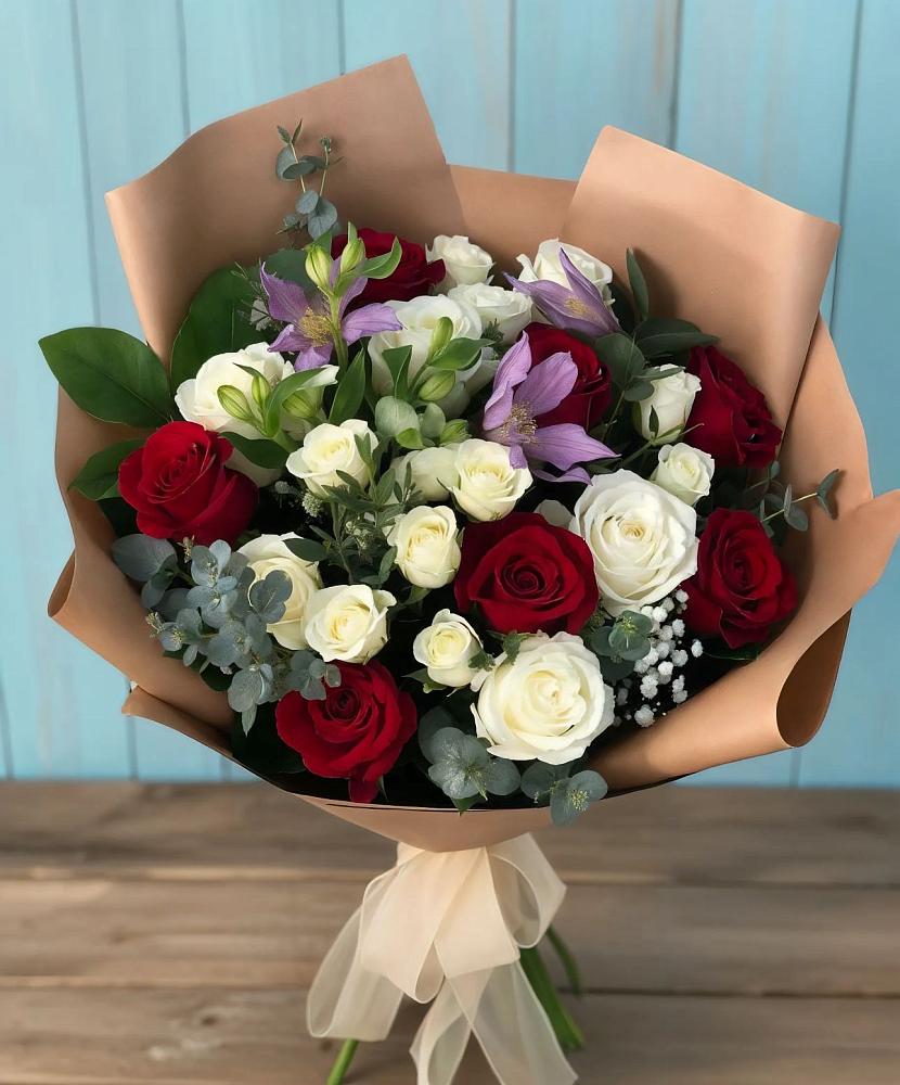 Букет цветов из: Розы и Альстромерии в Малые Вязёмы