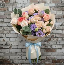 Букет цветов из:  Розы, Лизиантусы и Гвоздики в Малые Вязёмы