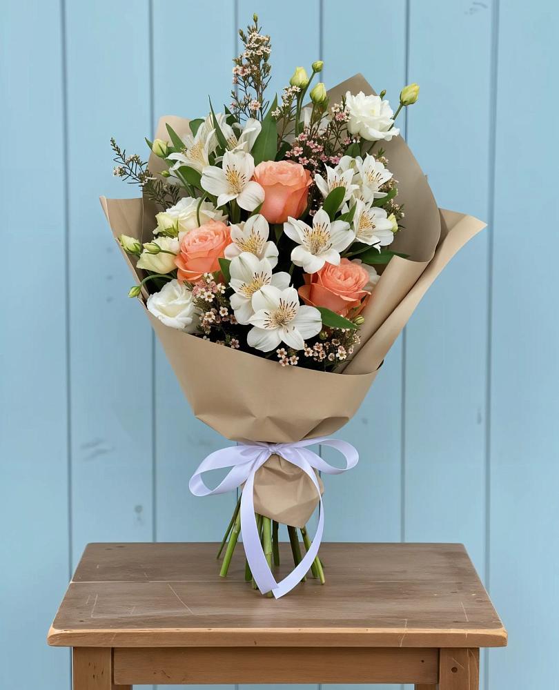 Букет цветов из: Альстромерии, Лизиантусы, Розы и Хризантемы в Малые Вязёмы