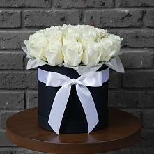 Цветочная композиция из Розы в шляпной коробке в Малые Вязёмы